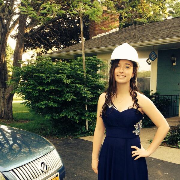 kayyyflow's tweet image. Andy decided he was going to style my hair for prom on Saturday. #engineerprobs