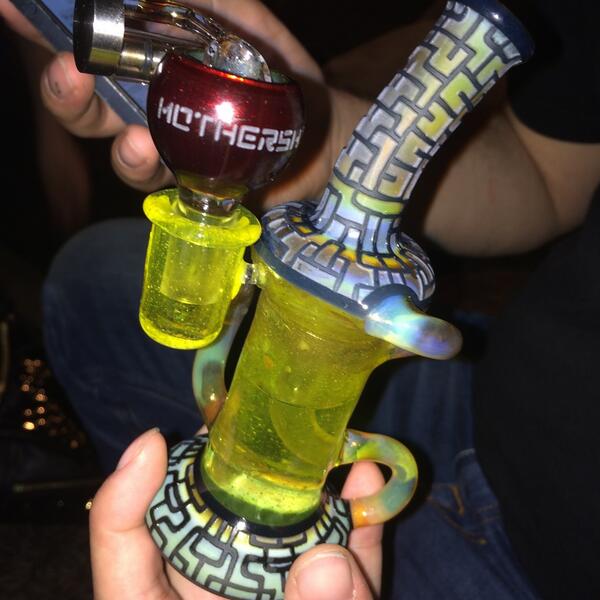 Txmmygunn's tweet photo. Homies rig down today's BBQ & sesh #GabeHalliday #RyanFitt #CustomKlien #MothershipBucket #MidwestDabbers @DabSoHard http://t.co/LCRlZgbTbX