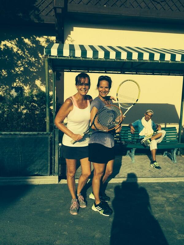 nuriaqueralt's tweet photo. Que no quede duda de que quedamos agotados y felices! Excelente! #Tenis #Trainingme #lovelyteam #coaching #together http://t.co/eqbVRbQwaY