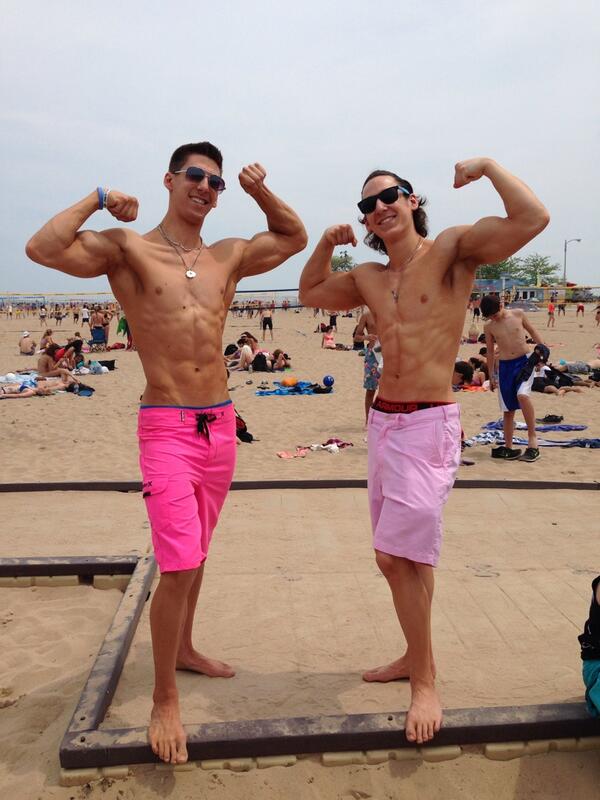 JBMuscleFactory's tweet image. Beach posing! But we still got our macros in #bodybuilding