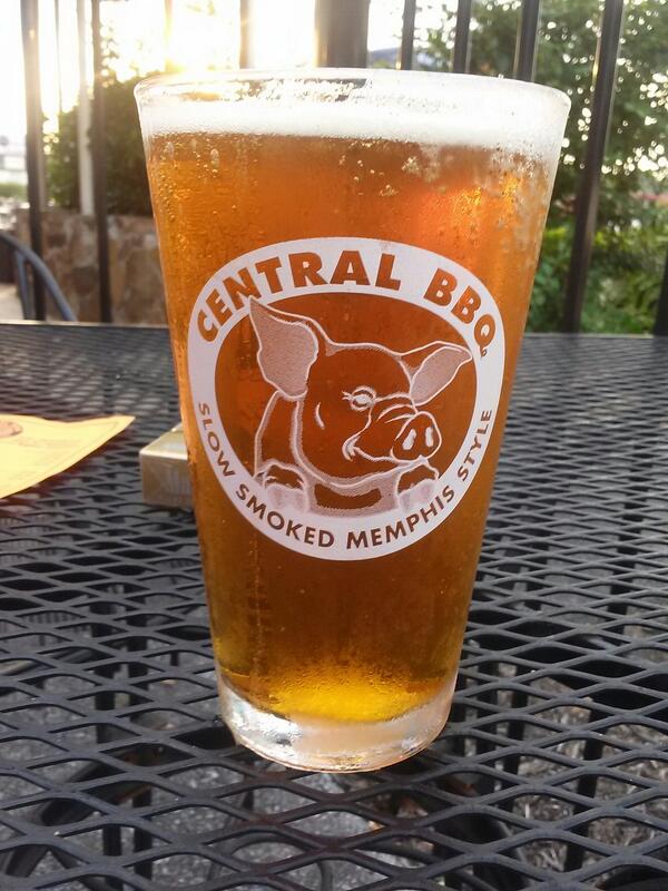 BrewGalMem's tweet photo. Love my @Yazoocellarman @yazoobrewmaster #hopprojectforlife and love my @CentralBBQ . #beautifulunion http://t.co/6B48TTsxoC