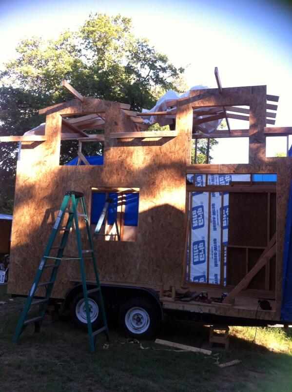 JbMcCauley's tweet photo. Partially skinned tiny house http://t.co/pjAqcEJdRZ