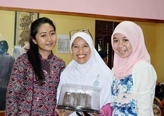 Aiyaaa :3 "<a href="/dwiaprilya/">cecehPIPI</a>: #latepost birthday ibu with <a href="/radenadia/">raden nadia wiranti</a> ♥ "
