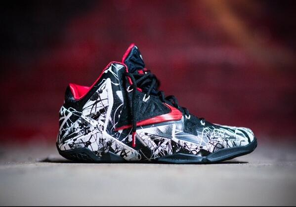 SoleBoyss's tweet photo. LeBron 11 Graffiti http://t.co/OODB7mg9Yv