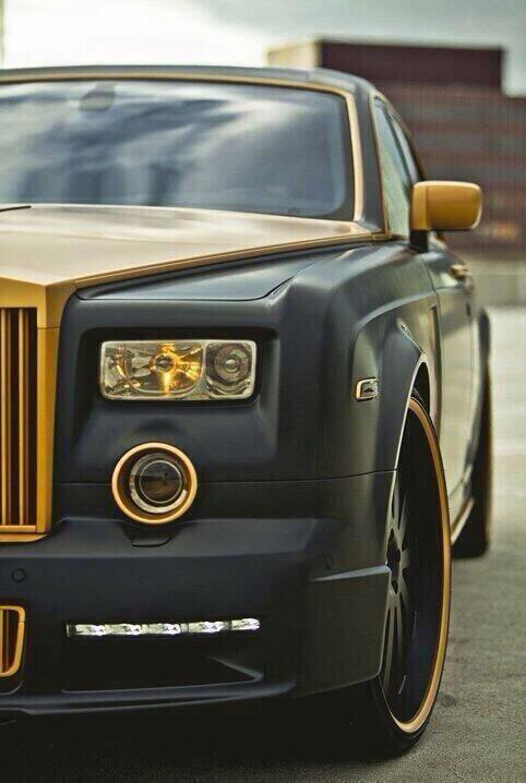 CauseWeDrive's tweet photo. Gold &amp; Black Rolls Royce http://t.co/KXp42k66OO