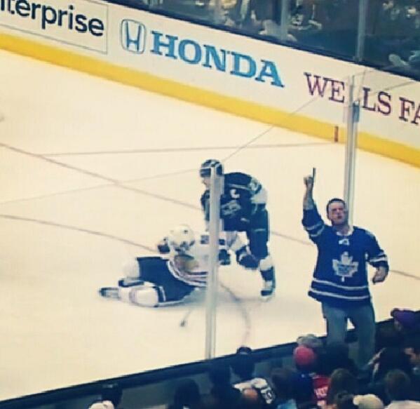 LeafsFuckinSuck's tweet photo. HEY! lets play a game called spot the tool. can you find the tool? http://t.co/EawDCF4Q4g