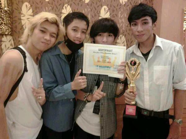 Ini foto kita waktu lomba pertama kalinya :D