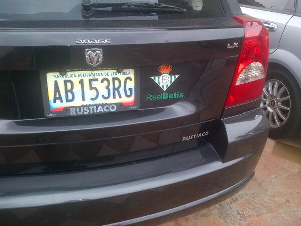 Monchime's tweet photo. @BetisStats Paseando nuestros escudos Béticos en San Cristóbal, Venezuela http://t.co/cu91baefnz