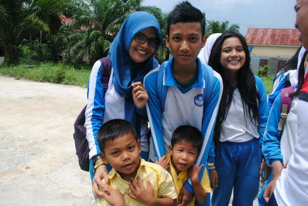 SMPN14Sembilan7's tweet photo. Ciiiiieee siapa ni?:D http://t.co/7ugplqbgbt