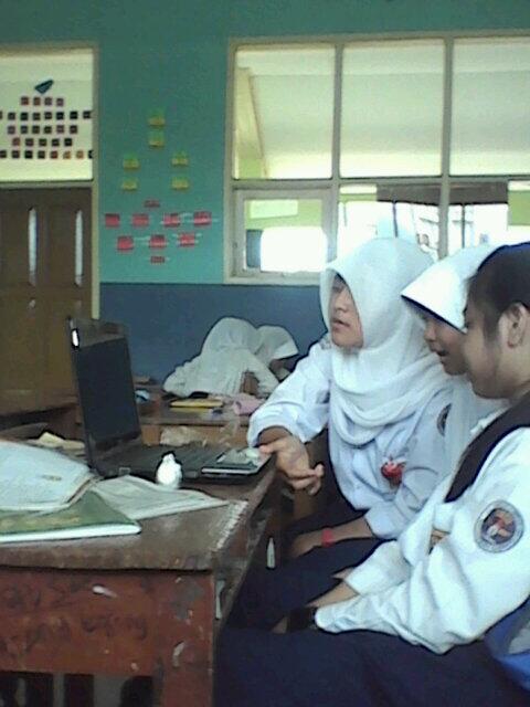 Class_8F's tweet photo. Lagi Ngapain sihh?? Ko gak ngajakNgajak:(( http://t.co/uKhVz48ati