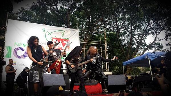 Saludos Feliz Noche Descansando luego de un Fin de semana  de Puro Rock and Roll Compartiendo con Gillman y Arastral