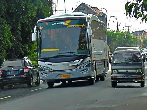 Fresh dari Karoseri Adi Putro Jb2HD dapur pacu Hino RN 285 - All about Yellow operated by Purnayasa. @BismaniaOrg