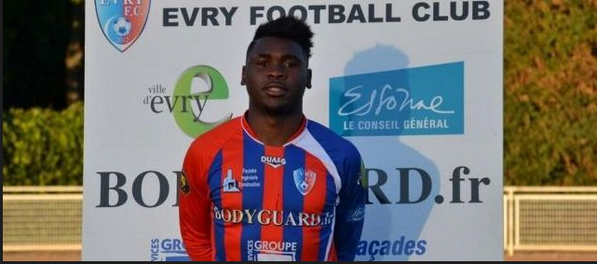 dnielsen75's tweet photo. Déshy Mboussa, 18 ans joueur évoluant à  Evry est décédé hier suite à un arrêt cardiaque contre Wasquehal... #RIP http://t.co/VyStTy2lz9