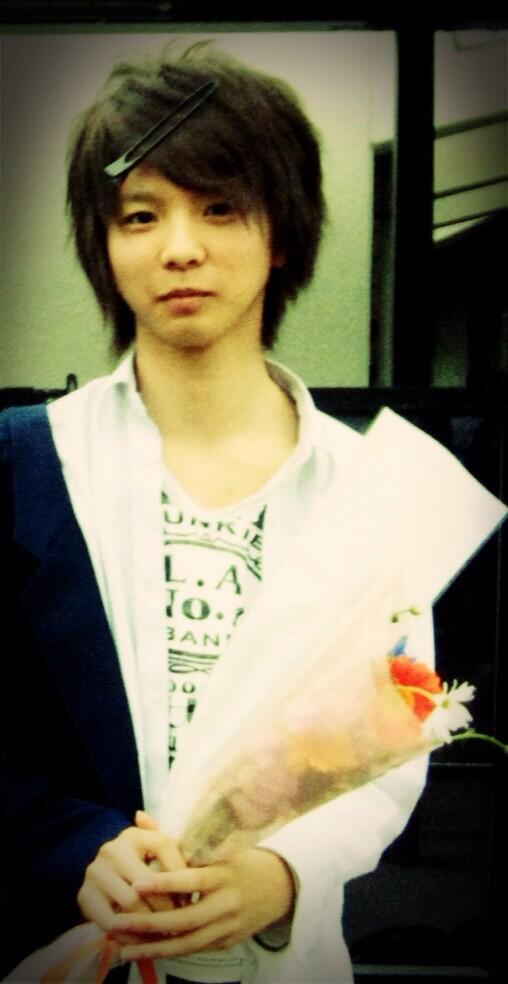 N 皆様おはようございます ふと思った 中学生とかで前髪をピンで挟むやつなんなの かっこよくないし はたから見るとただの ダサいやつだよね 勘違いしちゃってるよね あれ 俺です Http T Co Xynxqvz7v6