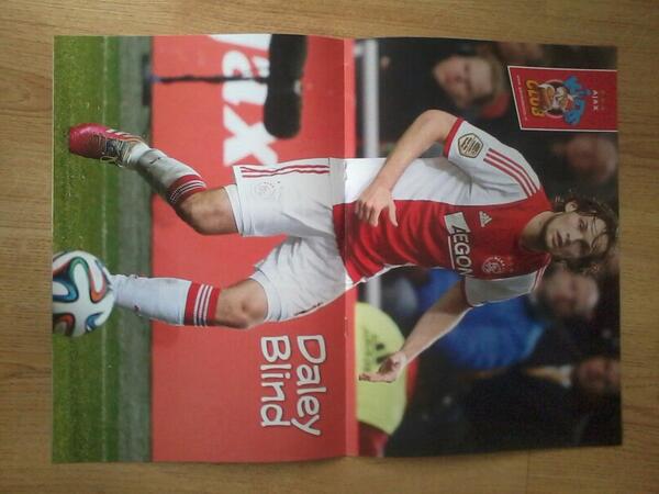 Bij 1400 volgers verloten wij deze daley blind poster onder de rters via random.org