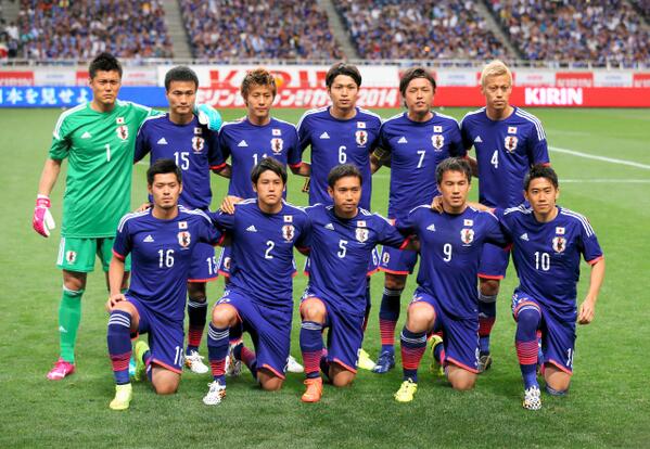 朝日新聞サッカー担当 お約束の試合前の集合写真 川島えらく気合入ってます j Daihyo Http T Co Za5lch7idf 朝日新聞サッカー担当 お約束の試合前の集合写真 川島えらく気合入ってます j Daihyo Http T Co Za5lch7idf
