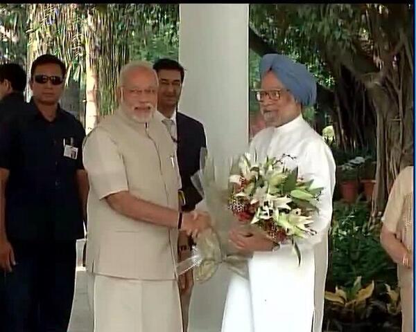 manishpatelbjp's tweet image. मनमोहन सिंह से मिले प्रधानमंत्री नरेन्द्र मोदीजी । #ModiAt7RCR