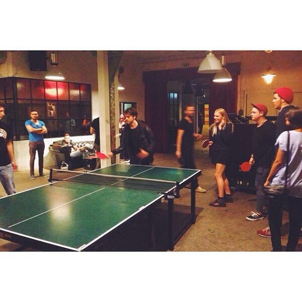 who's running around the table at our pingpong night #frauping - <a href="/wearebigdeal/">wearebigdeal</a> is scoring madly after their gig in ZH