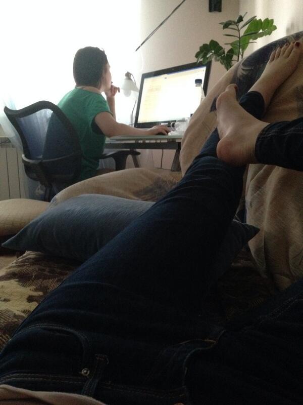 dreamless_17's tweet photo. Пуся пришла, печатает себе и мне шпаргалки. Сразу на все экзамены..... http://t.co/HAiKjfQLSP