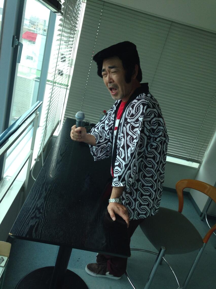 Cbcラジオ 70周年 わたくしが発生練習やっているうちに 丹野みどりのよりどり 始まってますよ 相方は井上トシユキさんですね らじ男 Cbc1053 Http T Co E8ussn06wx