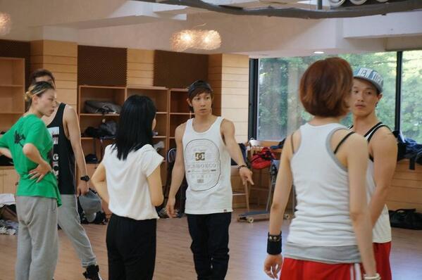 Mnet_Dancing9's tweet photo. [#댄싱9 시즌1 앵콜 갈라쇼! D-2]
시즌1 멤버들, 휴식시간을 이용해 친근친근 셀카 마구 투척! 댄싱9 시즌1 앵콜갈라쇼에서 이들이 뿜어내는 무한매력을 기대하세요!
댄싱9 시즌2: 6/13일(금) 밤11시 http://t.co/kt37u4AB9W