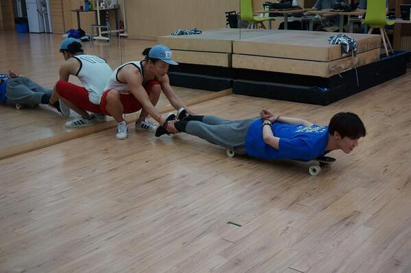 Mnet_Dancing9's tweet photo. [#댄싱9 시즌1 앵콜 갈라쇼! D-2]
시즌1 멤버들, 휴식시간을 이용해 친근친근 셀카 마구 투척! 댄싱9 시즌1 앵콜갈라쇼에서 이들이 뿜어내는 무한매력을 기대하세요!
댄싱9 시즌2: 6/13일(금) 밤11시 http://t.co/kt37u4AB9W