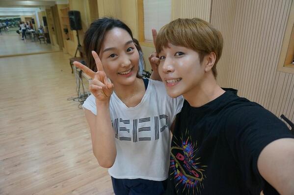 Mnet_Dancing9's tweet photo. [#댄싱9 시즌1 앵콜 갈라쇼! D-2]
시즌1 멤버들, 휴식시간을 이용해 친근친근 셀카 마구 투척! 댄싱9 시즌1 앵콜갈라쇼에서 이들이 뿜어내는 무한매력을 기대하세요!
댄싱9 시즌2: 6/13일(금) 밤11시 http://t.co/kt37u4AB9W