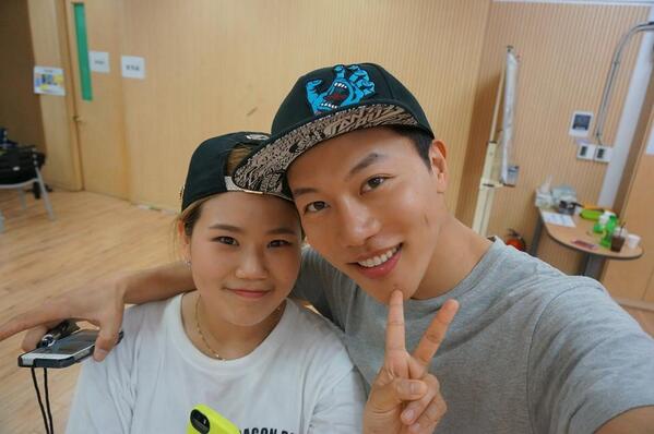 Mnet_Dancing9's tweet photo. [#댄싱9 시즌1 앵콜 갈라쇼! D-2] 커플 셀카에도 아랑곳 않는 국보급 외모의 소유자가 있다는데...시즌1 앵콜갈라쇼에서 이들이 뿜어내는 무한매력을 기대하세요! 댄싱9 시즌2: 6/13일(금) 밤11시 http://t.co/FHttx9cQ38