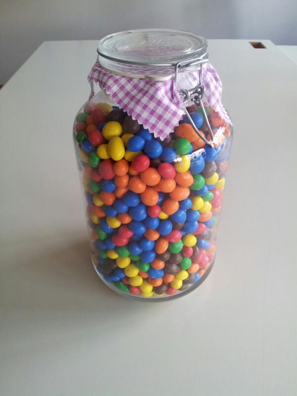 ffgarcin's tweet image. You can&apos;t pretend doing #hcomp research if you never counted #m&amp;amp;ms in a jar... #wisdom #crowd #aggregation