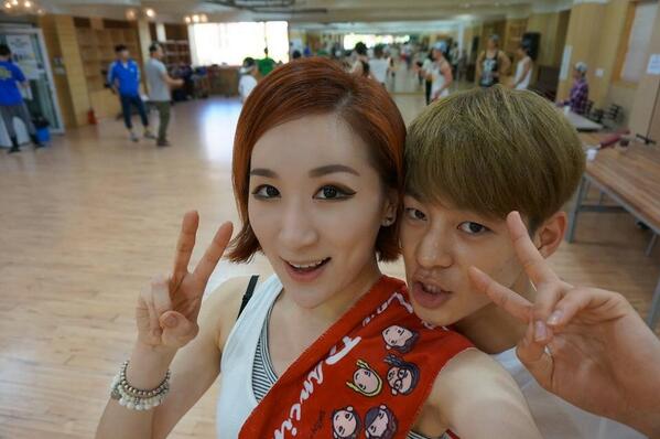 Mnet_Dancing9's tweet photo. [#댄싱9 시즌1 앵콜 갈라쇼! D-2] 셀카와 함께 여유를 즐기는 시즌1멤버들의 연습실 현장! 앵콜 갈라쇼의 포토타임도 기대 많이 해주세요 :)
댄싱9 시즌2: 6/13일(금) 밤11시 http://t.co/FcmptN81dW