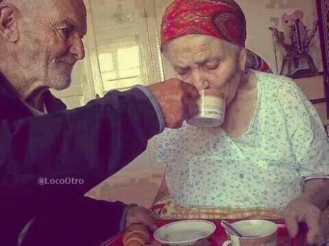 LocoOtro's tweet photo. "Ella ya no sabe quien soy yo pero yo se perfectamente quien es Ella" Mi aplauso a  Todos los guardianes de Memorias. http://t.co/7Cofbvfyhu