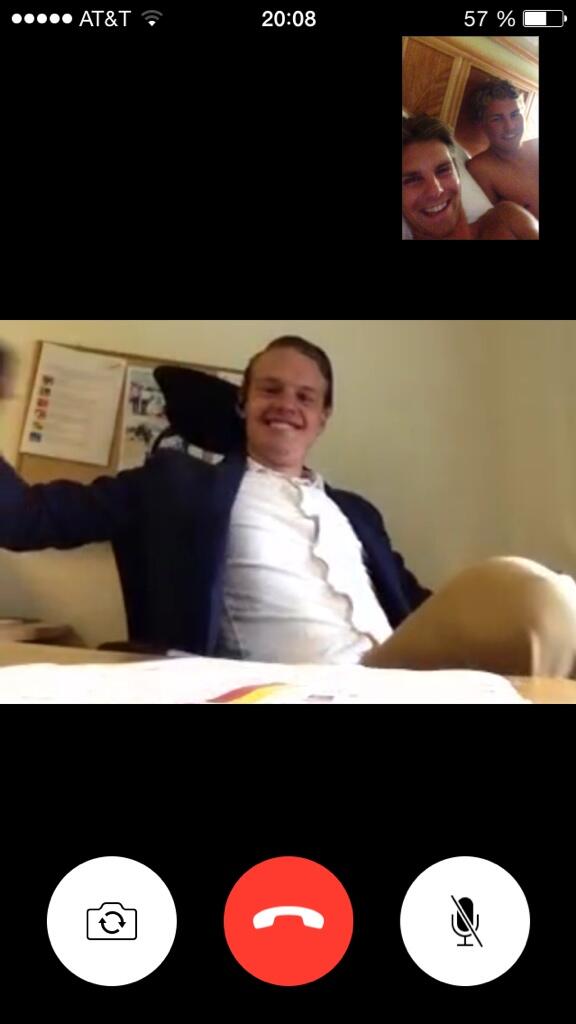 jesperhemberg's tweet photo. FaceTime med direktör @KarlssonPutte http://t.co/9Ixb7aC2dE