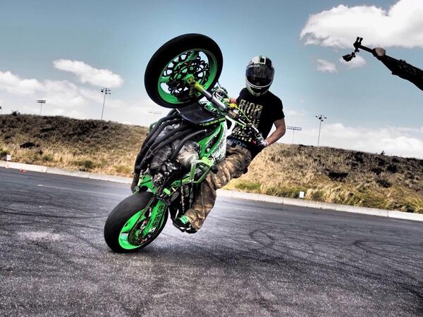 jbstunts's tweet photo. Finally on twitter!! #ssgear #getdisplays #5thgearsprockets #riderich #coremoto #replayXD #jbstunts http://t.co/RIjJsfO8ib
