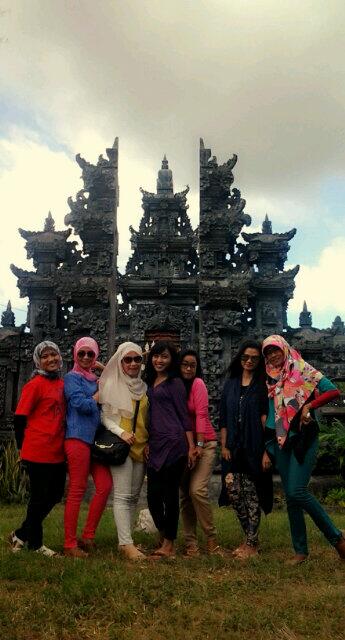 nandafarrahdina's tweet photo. Menjangan Island with @nina_d_nina @em_segaf @fypsy @netyafufu http://t.co/hnMEfI7jnx