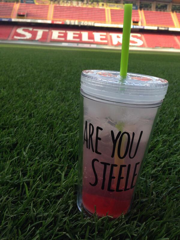 pohangfc's tweet photo. 오늘하루 때이른 더위에 지치고 힘드셨죠?   시원한 "스틸러스" 한잔 하시고 화이팅하세요^^;  Are you STEELERS? #steelyard http://t.co/CRHsIER2vO