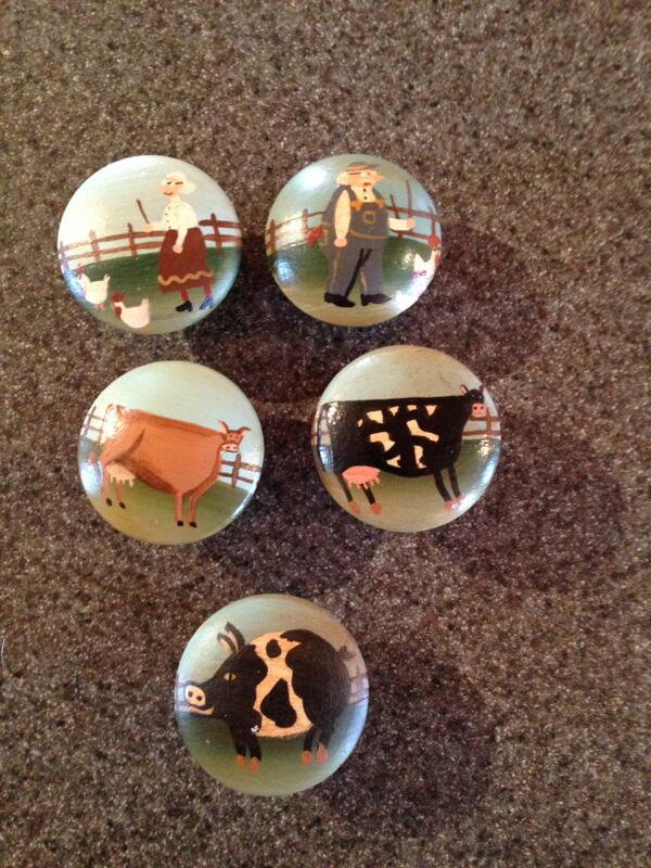 MillageandLloyd's tweet image. Love these hand-painted whimsical farm and coastal knobs #handpaintedknobs #farmanimals #lighthouses #pei