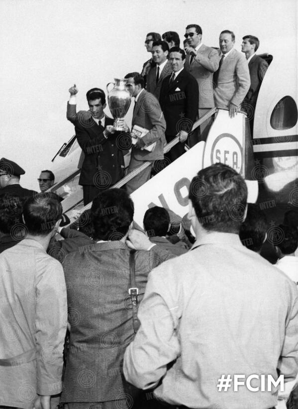 Inter's tweet photo. 50 years ago, the first European Cup. La Grande #Inter make history beating Real 3-1 in the final! #InterStory #FCIM http://t.co/3nQ2f5yek7