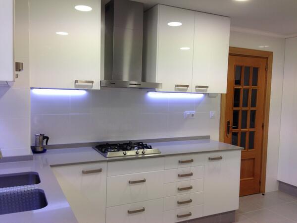 ReformafacilVlc's tweet photo. #reforma de #cocina a #medida 
reportaje de fotos de #reformafacil http://t.co/nTBU4GWoIu