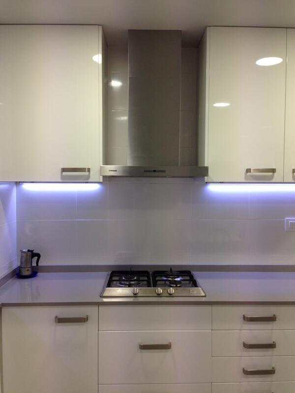ReformafacilVlc's tweet photo. #reforma de #cocina a #medida 
reportaje de fotos de #reformafacil http://t.co/nTBU4GWoIu