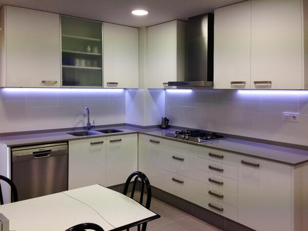 ReformafacilVlc's tweet photo. #reforma de #cocina a #medida 
reportaje de fotos de #reformafacil http://t.co/nTBU4GWoIu
