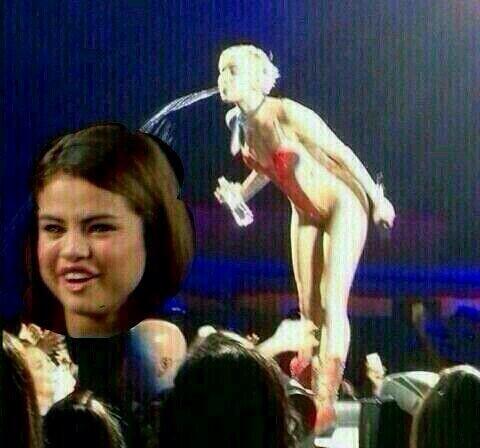 aeronsthetic's tweet photo. "@LaurFitz_MC: Why is nobody tweeting/voting?🙊 don't let them catch up!! #MileyForMMVA http://t.co/XoPYCADqe5" LMFAOOOO