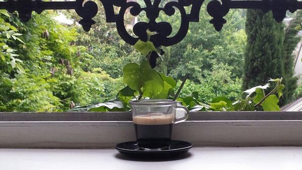 Wipiix's tweet photo. Résolution 71 pour #Wipiix: toujours êtres entourés des meilleurs, sinon changer! Notre  #café ? C'est le meilleur! http://t.co/28DBkokra8