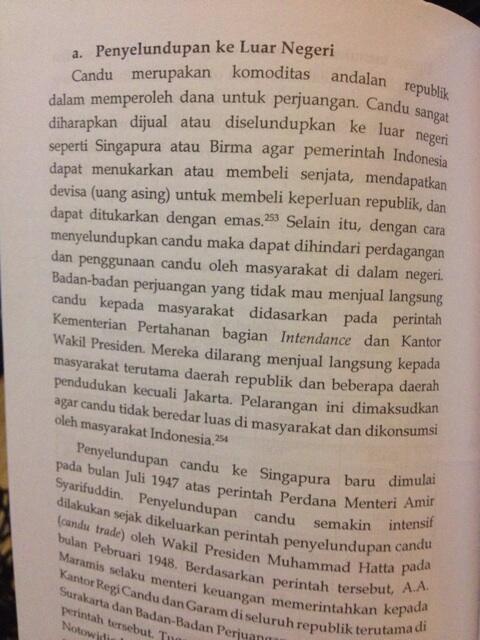 Jadi siapa bilang merdekanya garagara bambu runcing. Jualan candu kok. :))