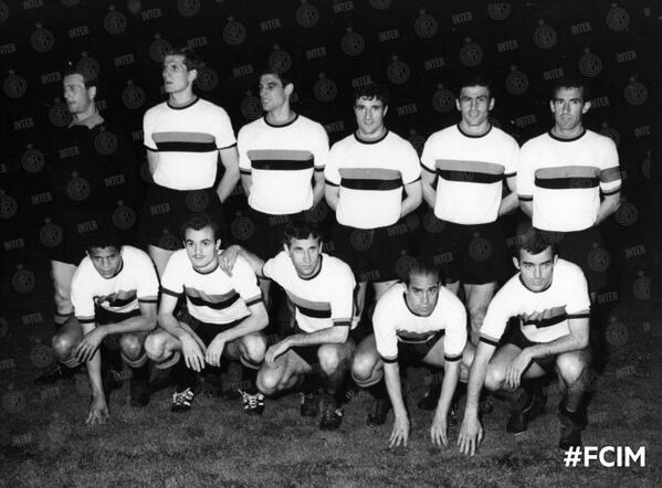 Inter's tweet photo. 27/05/'65: un anno dopo la prima, arriva la seconda Coppa dei Campioni! #GrandeInter leggendaria #InterStory #FCIM http://t.co/m1aSyDuFwh