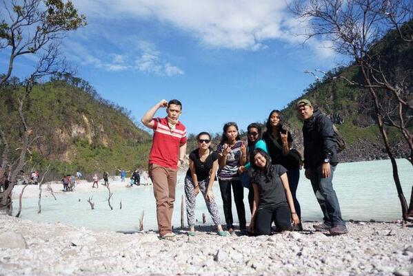 RT <a href="/dama_yaa/">Sang Dewi</a>: Kawah Putih with barudax's <a href="/KFB_UMB/">Fotografi UMB </a>