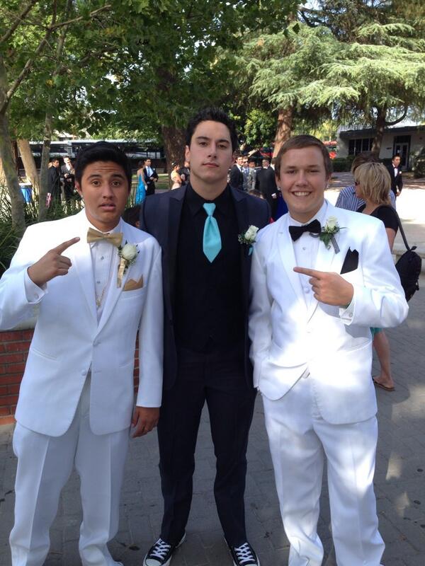 shoemaker_cody's tweet photo. #letthomaswalk #legendsneverdie http://t.co/l6QSlQWJ2Q