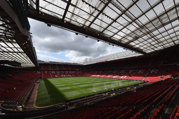 tayalisa's tweet photo. "@ManUtd: VIDEO: Watch our United Today bulletin for all the latest news from Old Trafford. http://t.co/7cjVBwecJH http://t.co/Czz2JPvRpw"