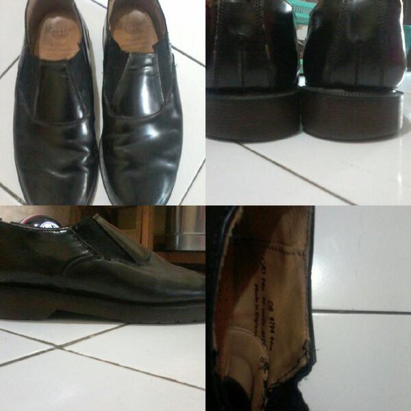 DedeSopyan69's tweet photo. #fs 2nd dr'martens black MIE size 8,5uk kondisi 90% # 087823915669 7c9ae278 http://t.co/fCP1Q0uOLf