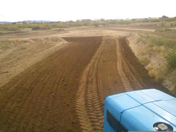 mxpark_sonseca's tweet photo. Preparando el circuito para la carreray biien cargado de arenita http://t.co/sFLjGRkatO