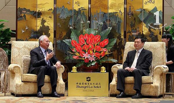 NajibRazak's tweet image. I hope to retrace my father’s footsteps in China 40 yrs ago. Appreciate the warm reception by Shaanxi Gov Lou Qinjian